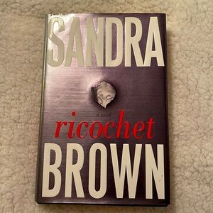 📚2/$14; 3/$16; 4/$18; 5/$20 ADD $2 for any additional books! ENJOY📚📚📚